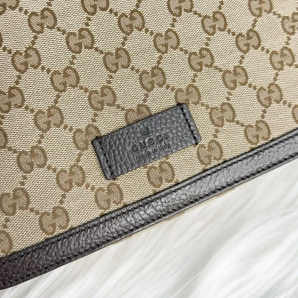 👜 Gucci GG Canvas Messenger Crossbody Bag - Picture 3 of 14
